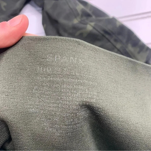 Spanx Look At Me Now Camo Leggings Cropped - Picture 4 of 8